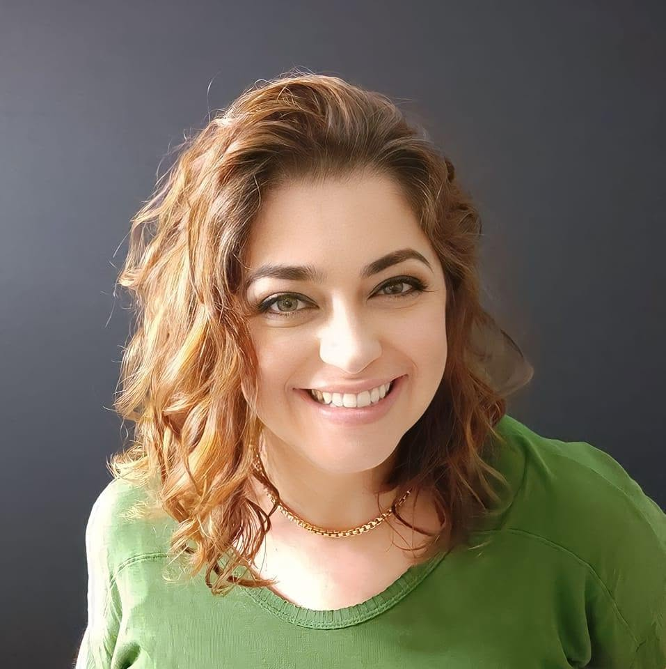 Dra. Maila Paula de Oliveira Borsois